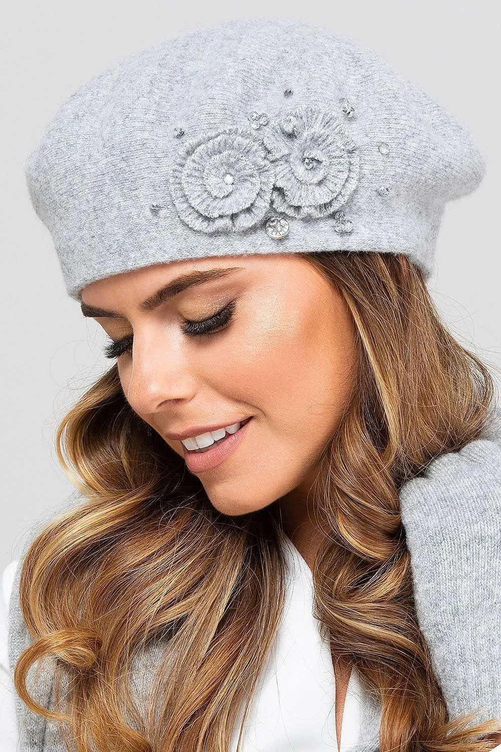 Elegant Floral Wool Beret for Winter Style